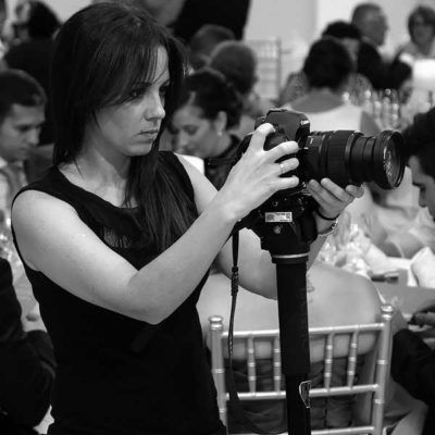 Toni Bazán - esther-grabando-400x400.jpg