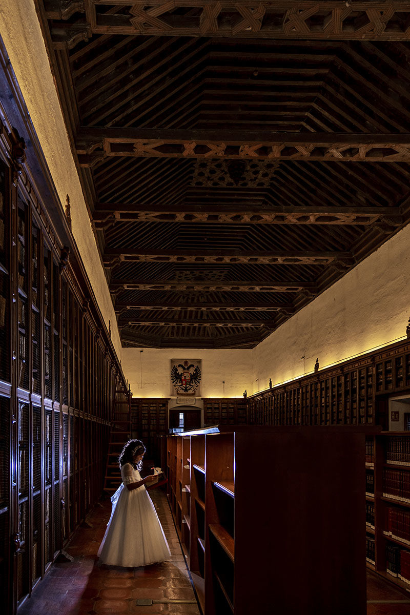 sesión-de-comunión-en-granada biblioteca-hospital-real-comunión-Abril